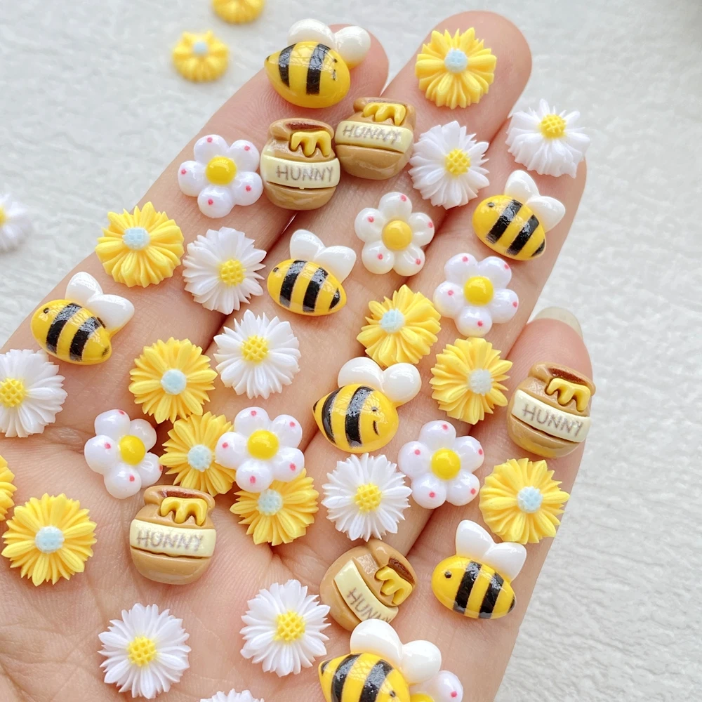 50 Stück niedliche Mini-Cartoon-Bienen aus Kunstharz, kleine Blumen, Chrysanthemen, Kunstnägel mit flacher Rückseite, DIY-Scrapbook-Dekoration, Schmuck, Bastelarbeiten – Detail 7