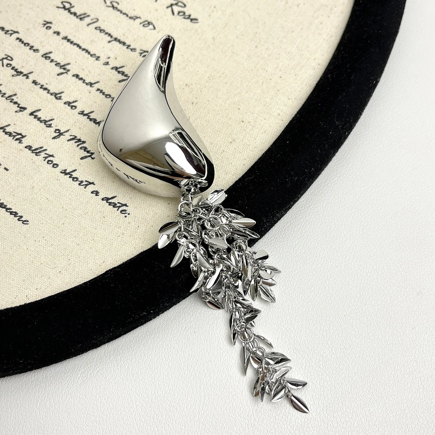 

Оригинальная дизайнерская металлическая брошь с кисточкой, в виде колоска пшеницы и капли воды, длинная, для женщин, легкая роскошь, высококачественная, уникальная и неповторимая булавка