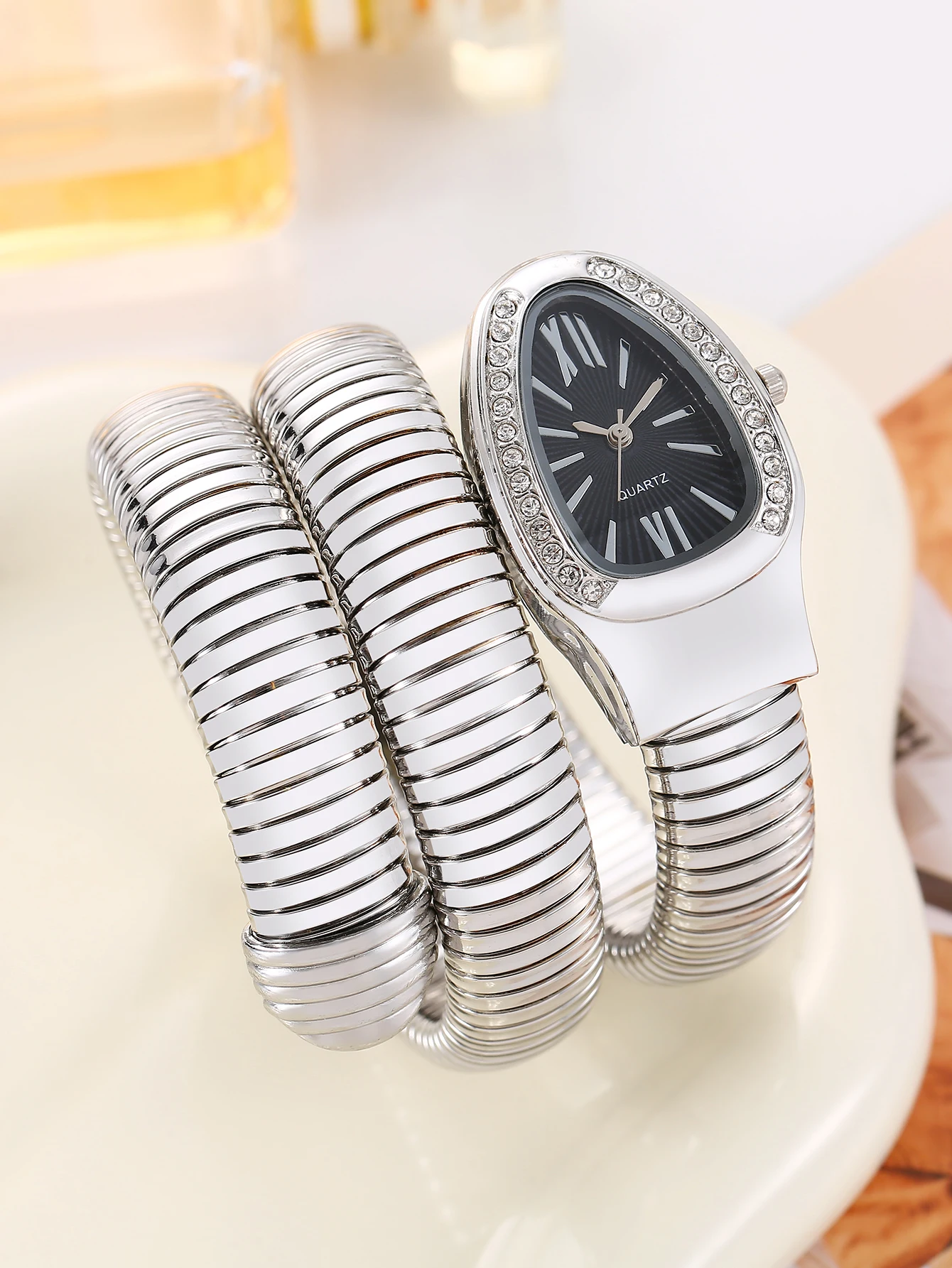 1 ساعة على شكل ثعبان، ساعة سوار عصرية للسيدات، ساعة كوارتز مبتكرة، ساعة سوار مخصصة