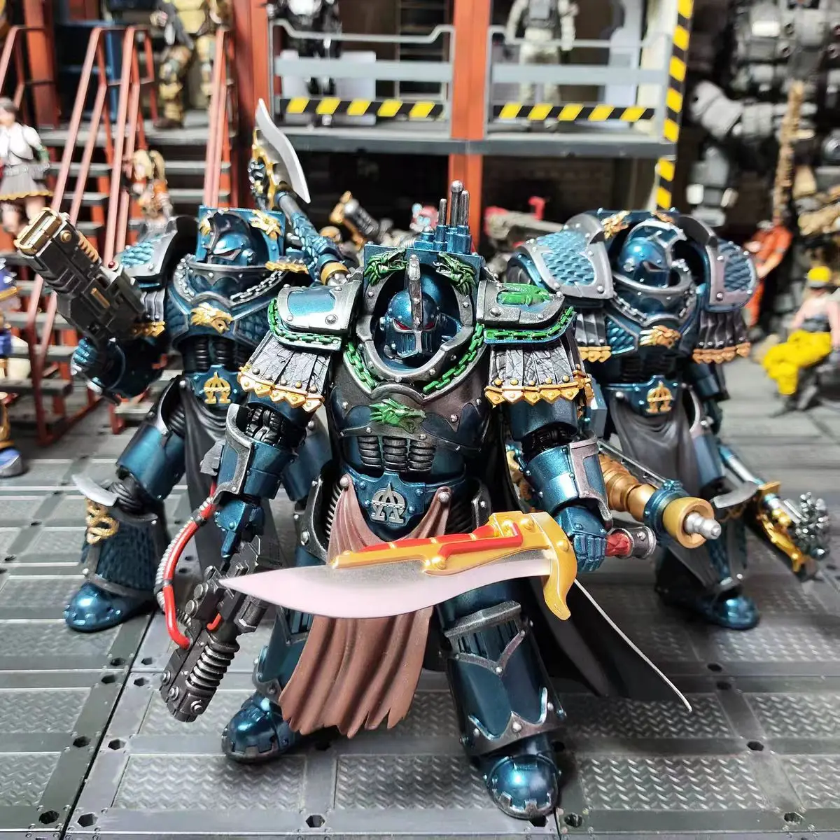 

【In Stock】JOYTOY Warhammer 40K Alpha Legion Cataphractii Terminator Armour 3PCS 1/18 Anime Figure Toy