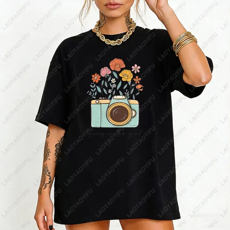 

Women'S Focus On The Good Artistic Photography T-Shirt Crew Neck Short Sleeve Fashion Top With Vintage Camera Floral Design