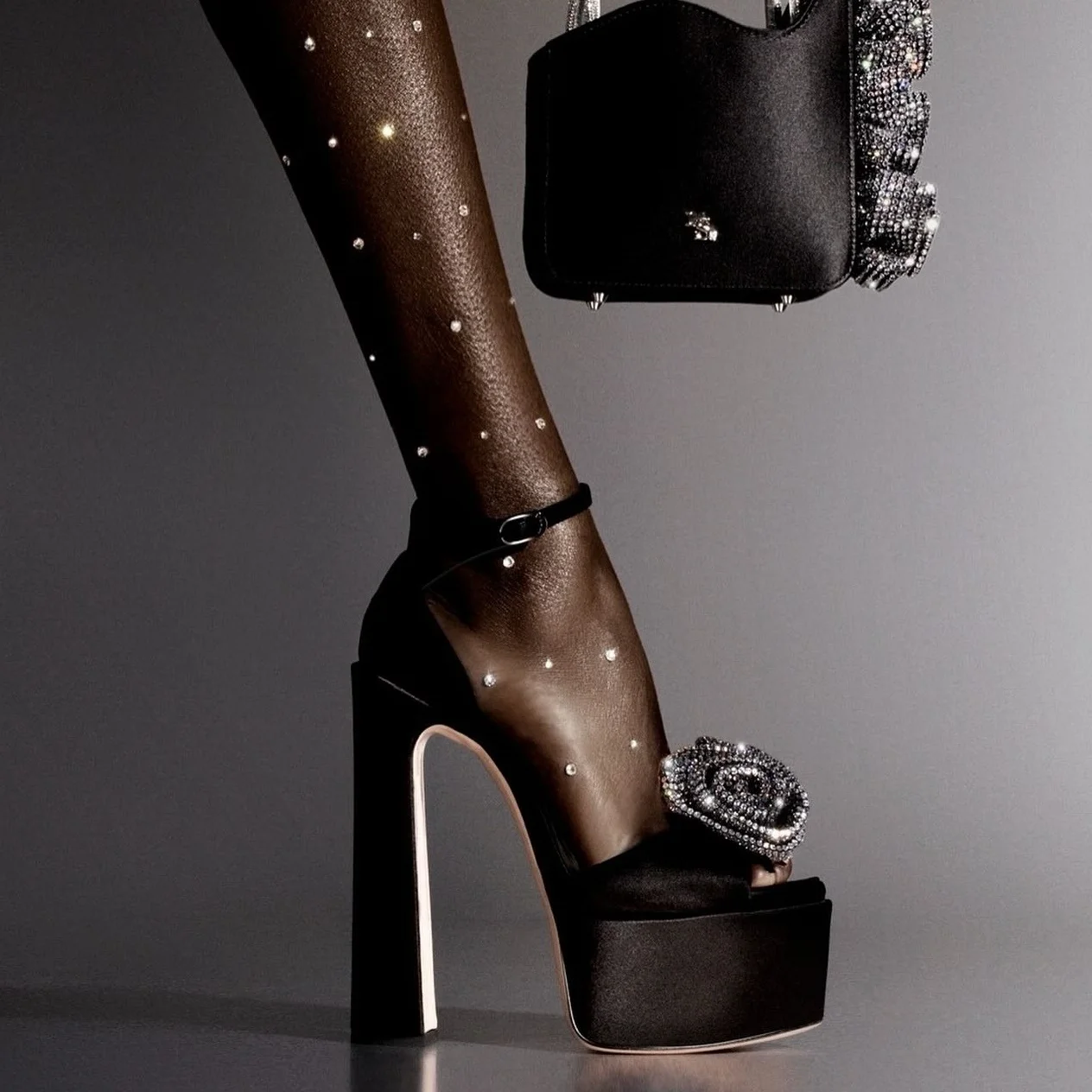 Black Satin Crystal Flower Sandals Platform Block Heel Ankle Buckle Strap Open Toe Runway 2024 Summer Autumn Women Dress Shoes