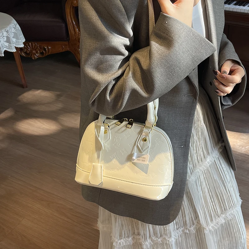 elegant-design-crossbody-bag-new-women's-shoulder-bag-fashionable-and-trendy-handbag-with-adjustable-shoulder-strap