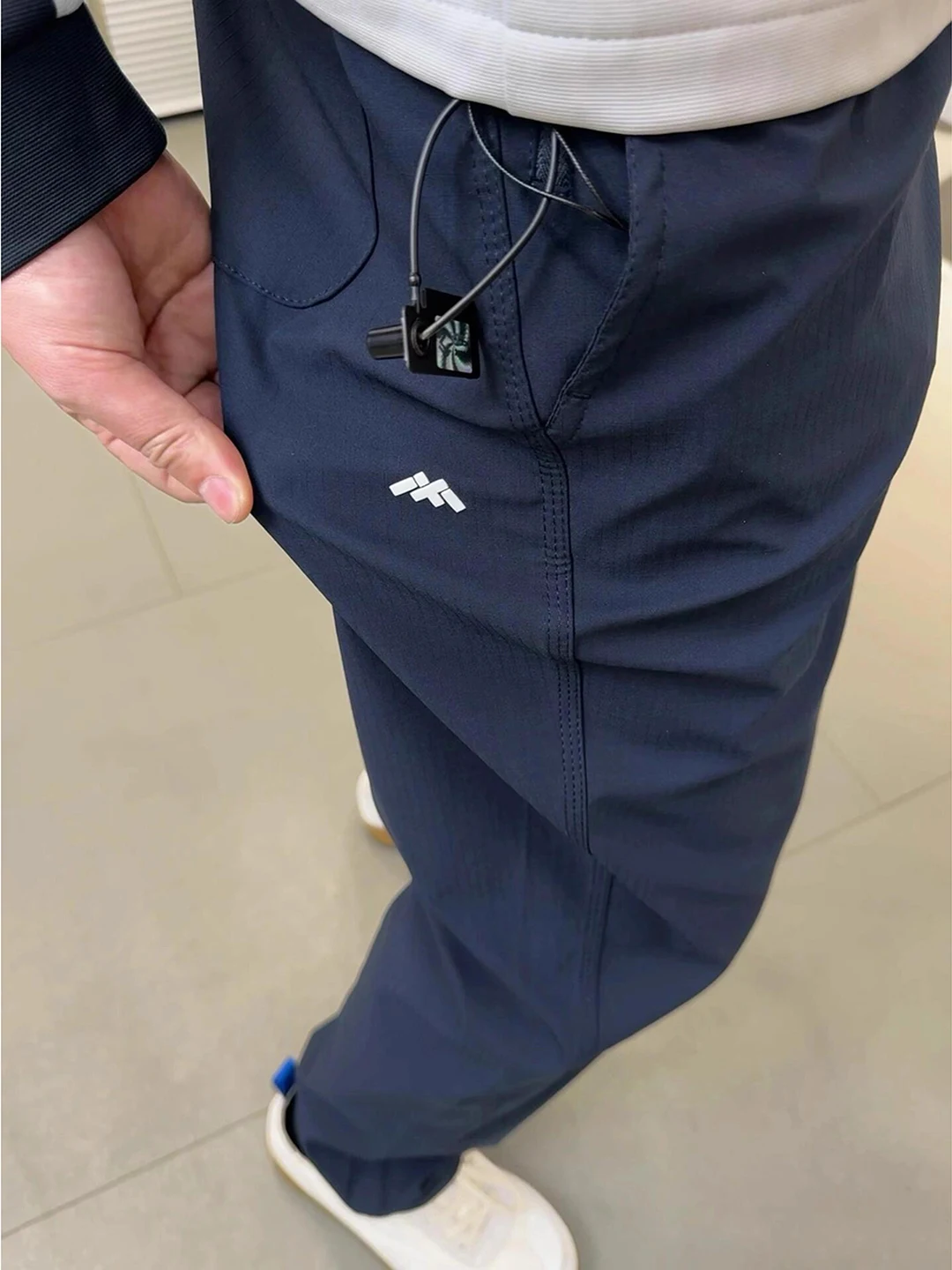 

American Sle Winter Thiened Fce Lined Waterproof Outdoor Climbing Pants Men's Soft ell Trousers for Mountain Climbing