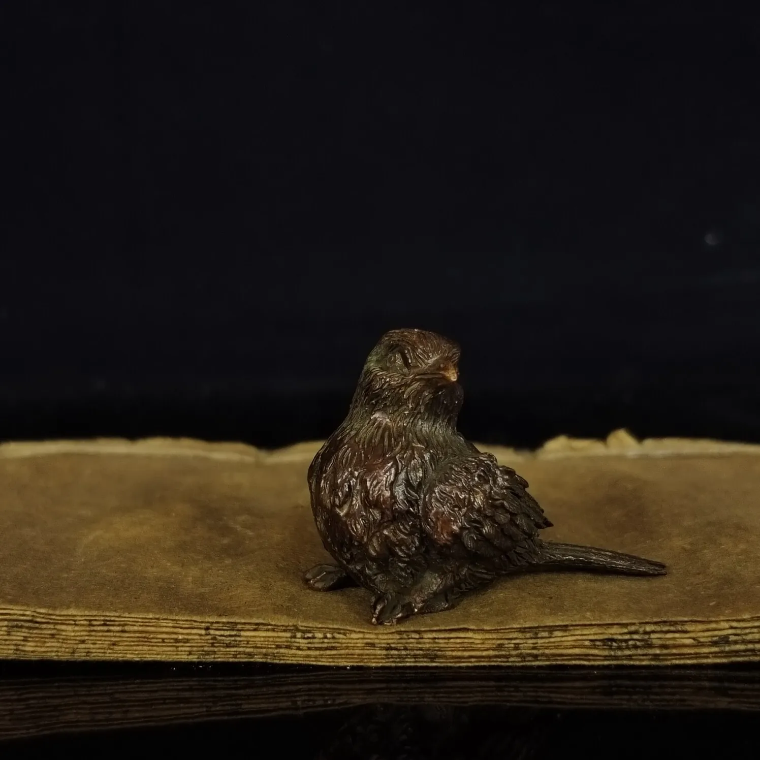 

Chinese Antique Bronze Sparrow Small Bird Tea Pet Small Ornament Decoration