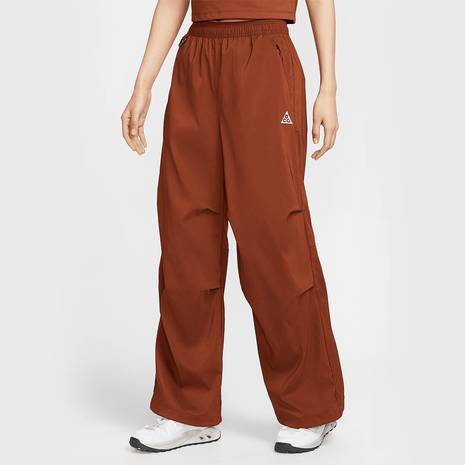 pantalones-de-mujer-nike-acg-de-tejido-transpirable-con-proteccion-solar-cintura-alta-comodos-y-de-diseno-moderno-modelo-fv7320-245