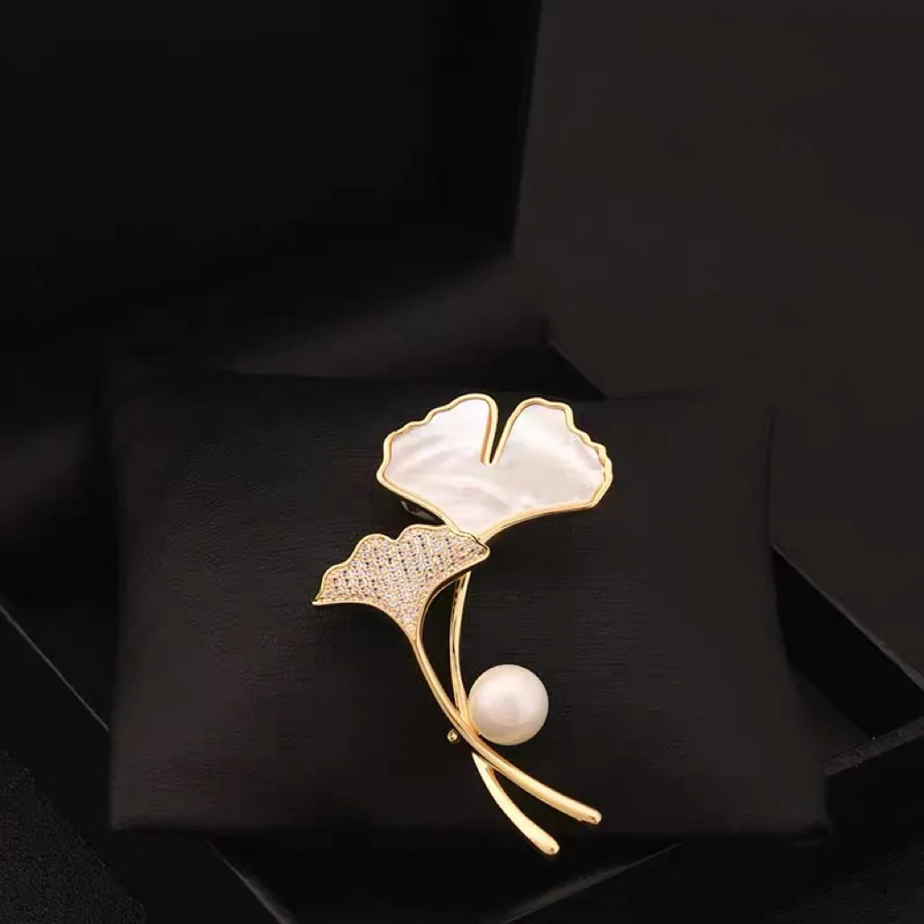 Tassel Chinese Style 2024 Summer New Artistic Ginkgo Leaf Brooch Women's High-End Fine Suit Corsage Pearl Accessories Pin Hanfu