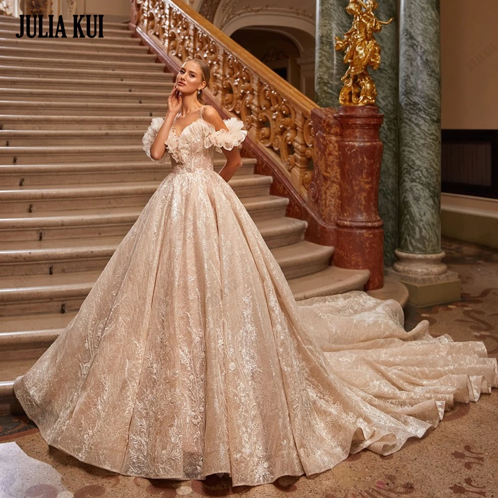 

Julia Kui Customize Made Graceful O-Neck Ball Gown Wedding Dress Beading Pearls Embroidery Lace Floral Prints Bridal Skirt