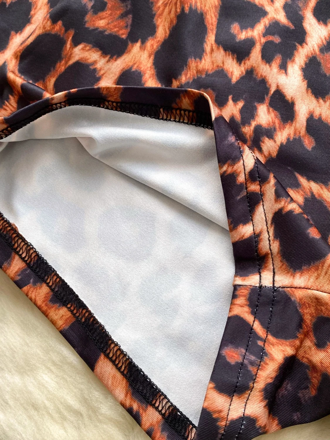 Foamlina Long Sleeve Leopard Print Playsuit Women 2025 Fall Fashion V Neck Slim Stretch One Piece Rompers Female Casual Outfit