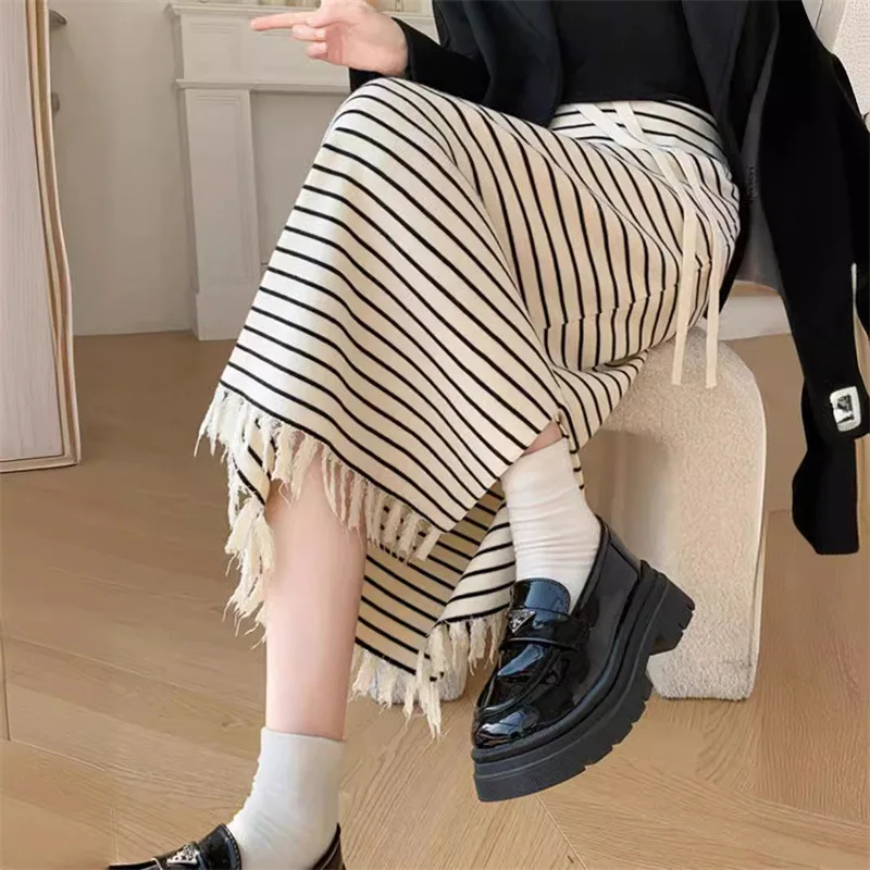 

High-waisted Slimming Fringed Design Sensibility Knit Skirt For Women Casual Straight-leg A- line Mini Skirt Side Slit E2361