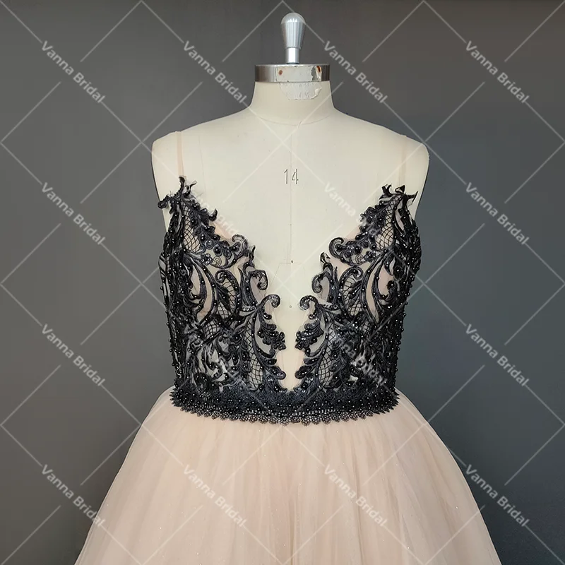 Robe de mariée en Tulle pelucheux, deux tons, noir, avec des Appliques, grande taille, livraison directe, bretelles Spaghetti, boutons, dos nu