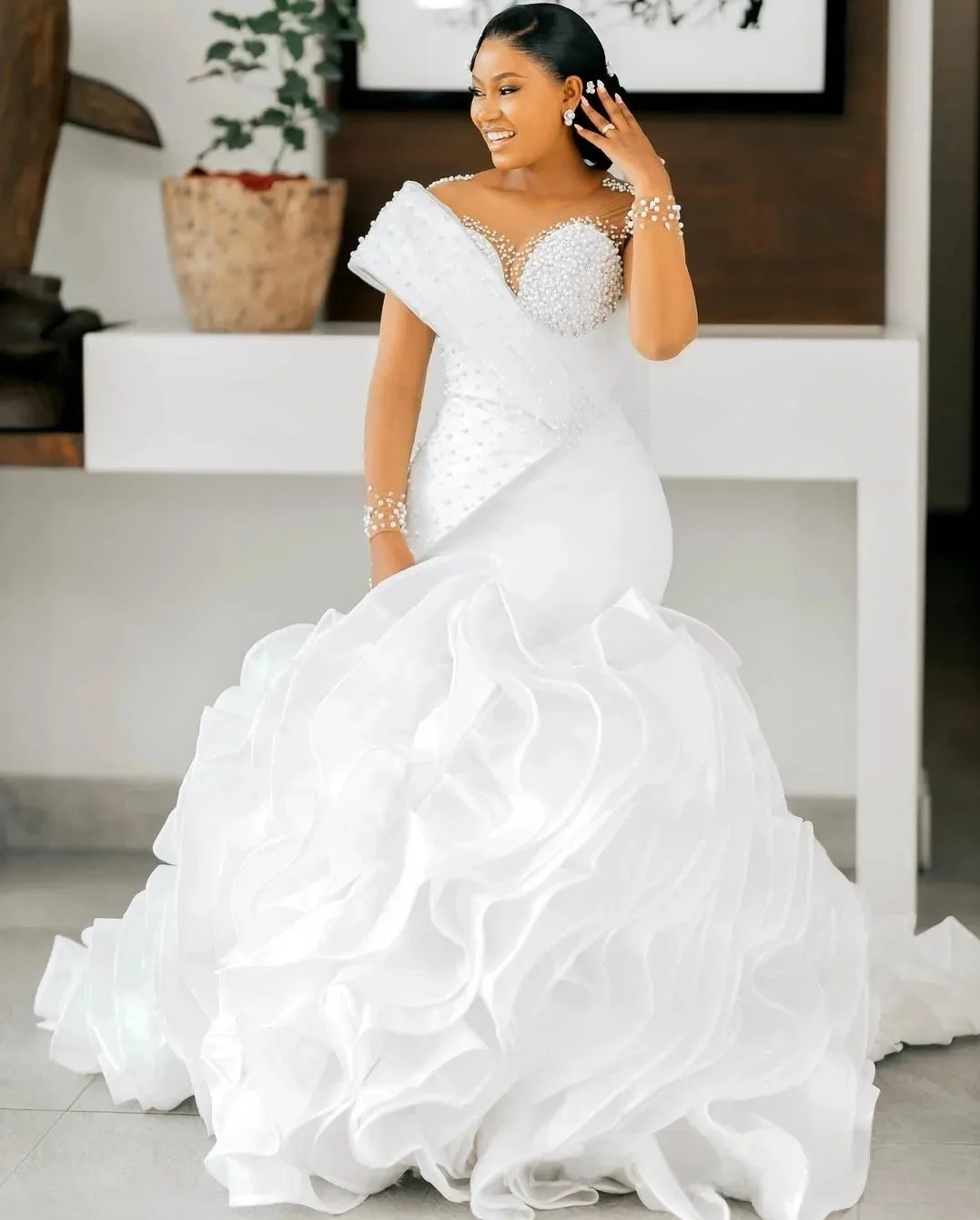 

Sparkly Pearls Beads Wedding Dress Sheer O-Neck Illusion Long Sleeves Cascading Ruffles Bridal Bride Grown Vestidos De Noiva