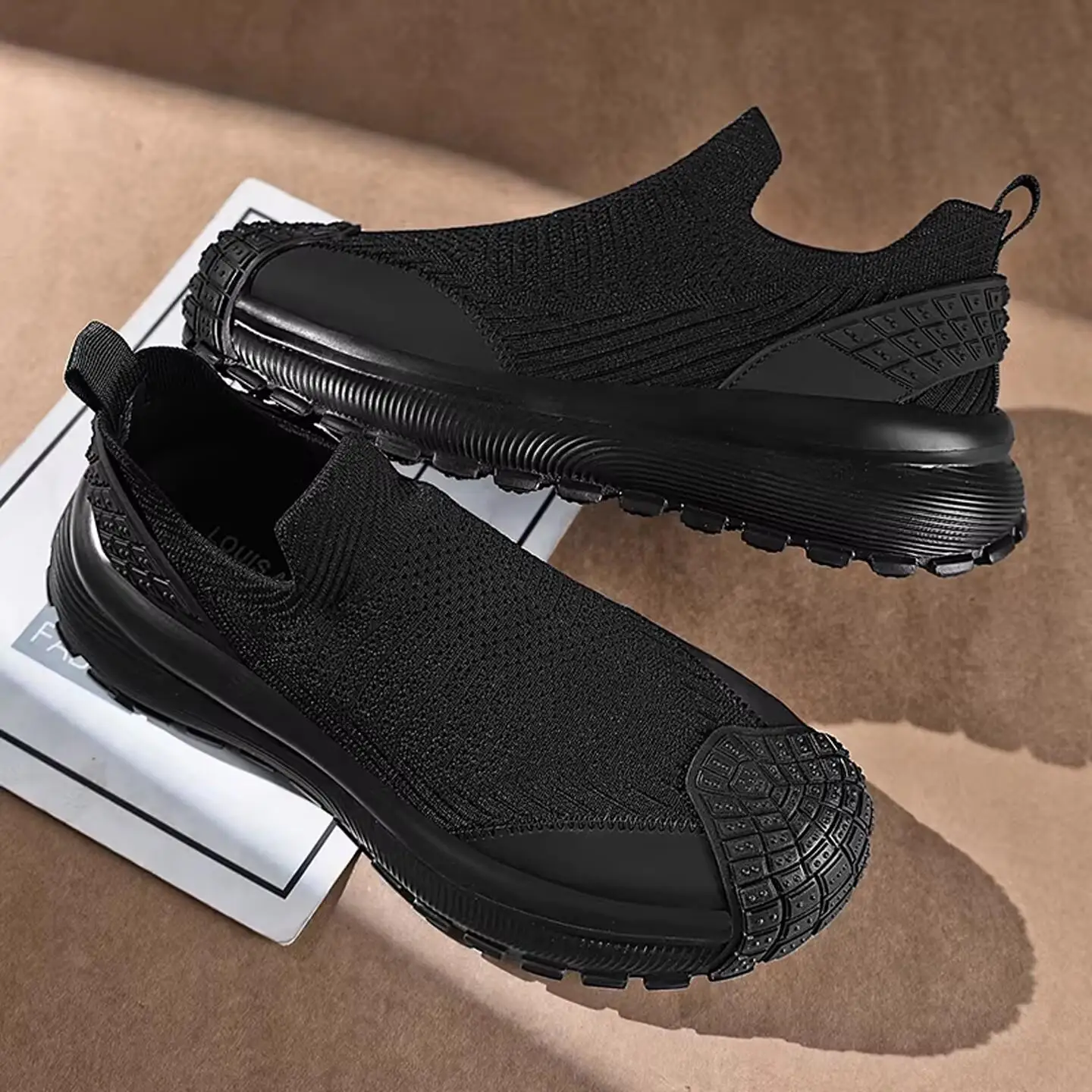 Men's Breathable Anti-Odor Soft Bottom Cloth Shoes Fly Knit Mesh Thin Single Shoes Slip-On Casual Style round Toe Rubber Outsole