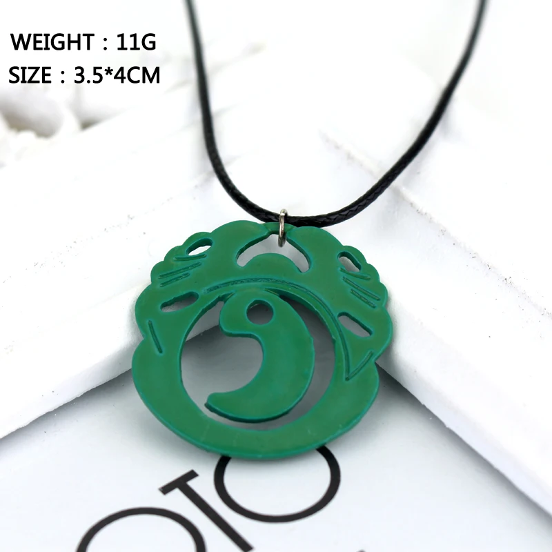 Tomb Raider Lara Croft Green Pendant Necklace - Retro Hollowed Cosplay Jewelry Creative Game-Themed Accessory for Fans Gift ﻿ view 4