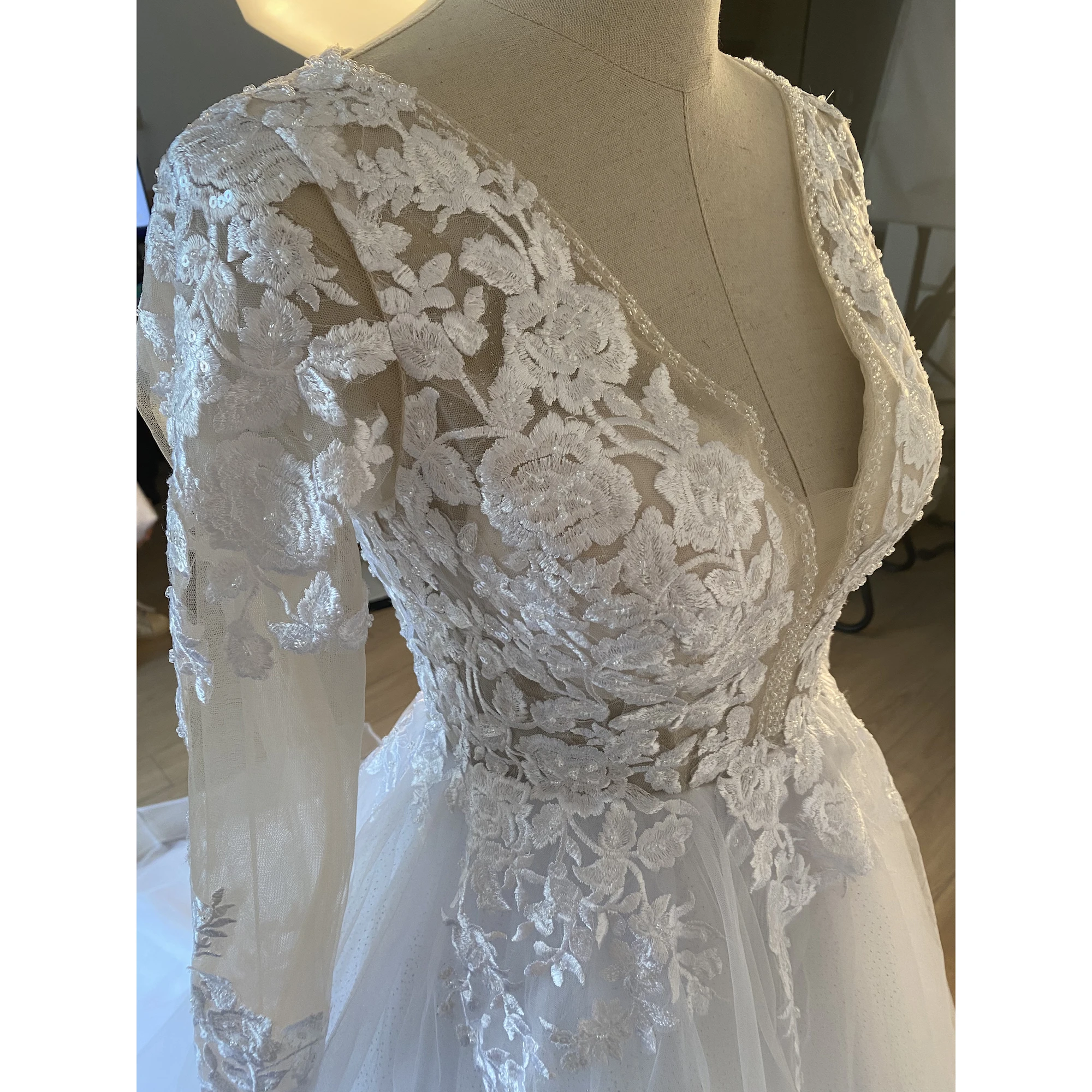 elegant A line wedding dress V neck long sleeve lace beading bride dress Robe De Mariee Wedding Bride Dress long train