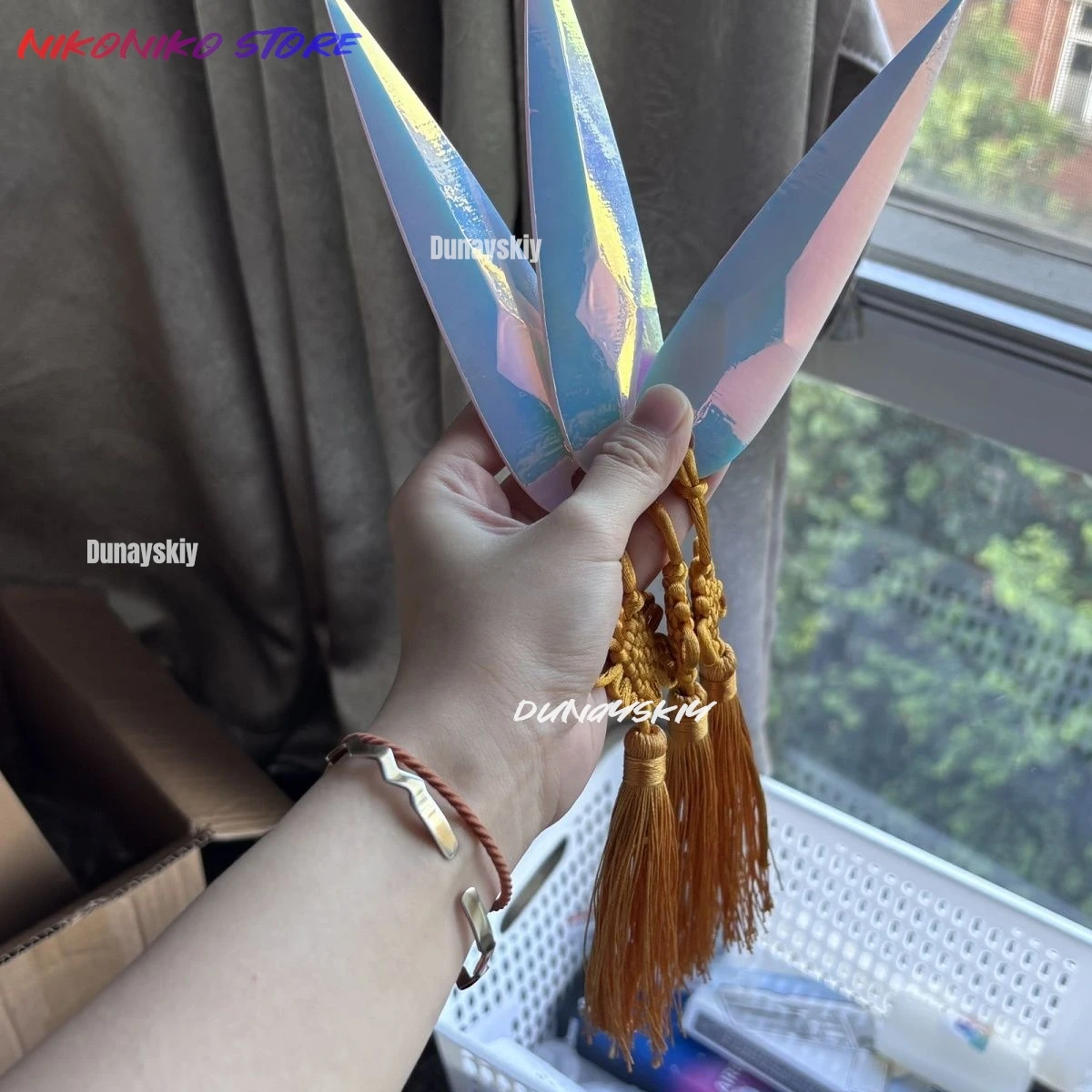 2025 كارتون شيطان هنتر من KPop Zoey تأثيري دارت بوميرانج الأسلحة زي الدعائم الأسلحة النساء الكبار الفتيات هالوين اكسسوارات