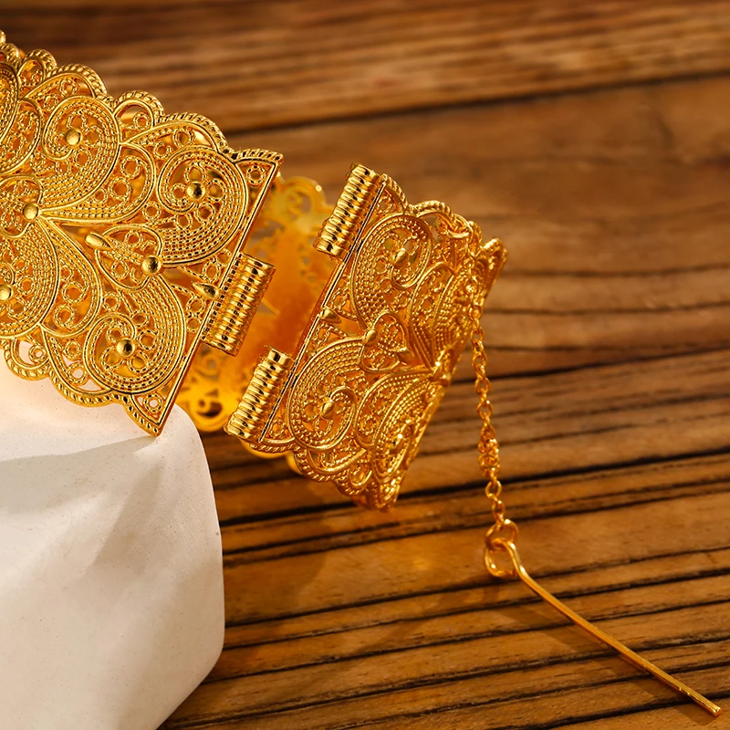 Vintage Münzmuster Manschettenarmband für Damen, Vergoldeter Hohler Metall-Breitarmreif Modischer Statement-Schmuck – Detail 8