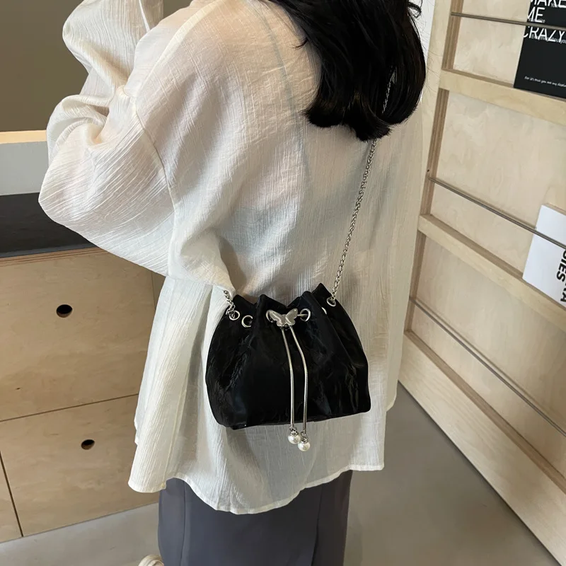 

Chic 2025 Quilted Crossbody Bag for Women, Fashionable Chain Strap Bucket Bag with Inner Pocket for Daily Use & Commuting​