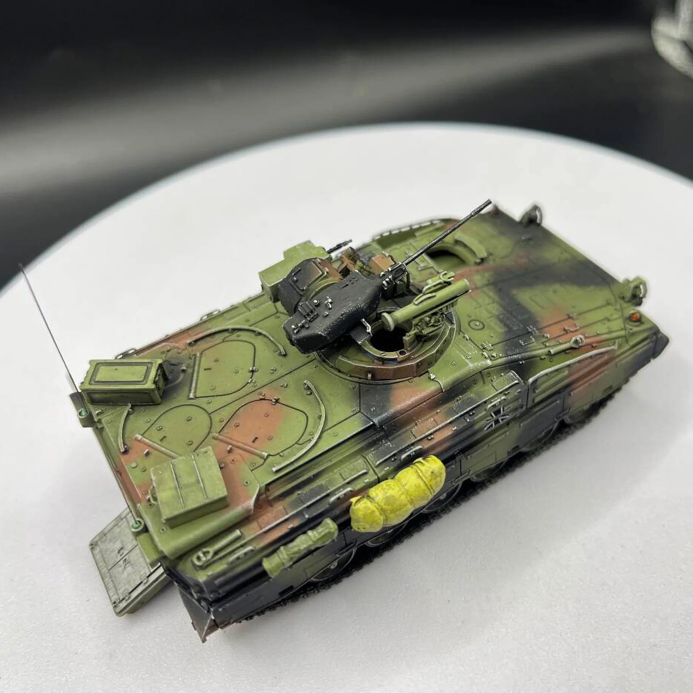 1/72 AM German A3/A5 Weasel Armored Infantry Fighting Vehicle Model (Internal Structure) Static finished product model