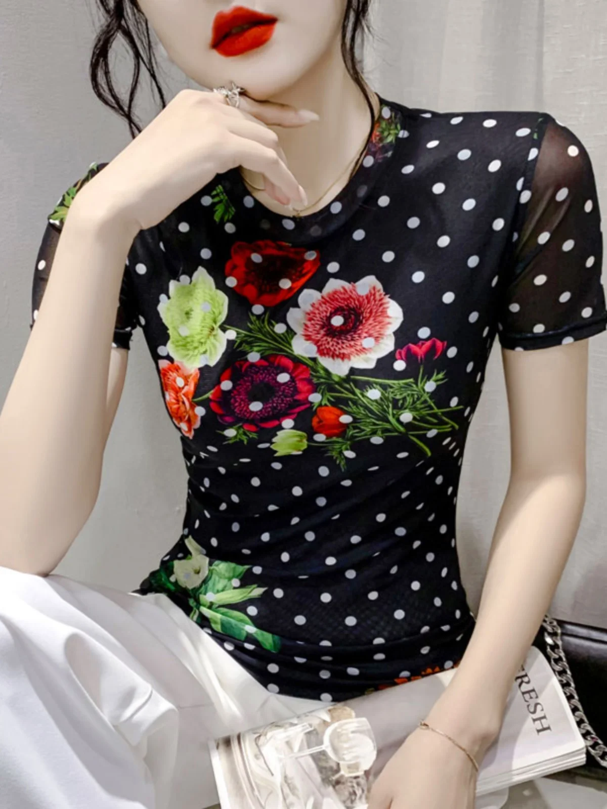 T-shirt Estiva alla Moda con Stampa a Pois, Maglietta Aderente da Donna, Stile Streetwear, Top Trendy con Collo Tondo, Blusa Giovanile