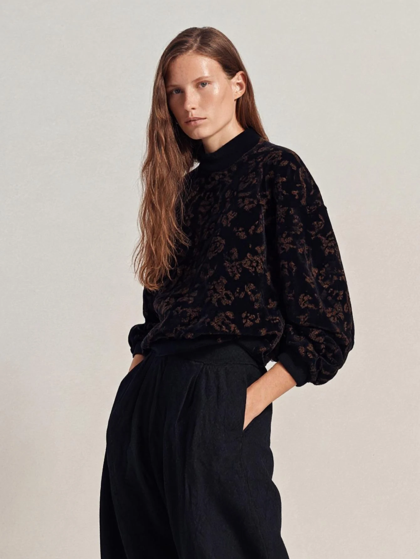 سترة نسائية لخريف وشتاء 2025 ذات أكمام طويلة وأكمام طويلة ورقبة دائرية ومناسبة بشكل منتظم #1