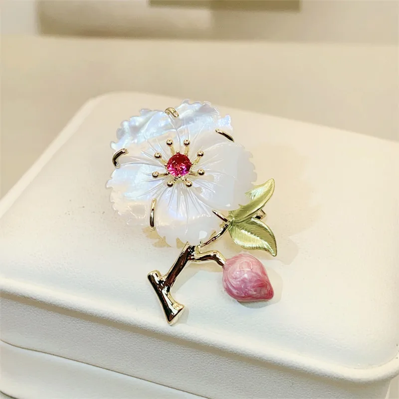 Chinese Style Lucky Auspicious Shell Peach Blossom Brooch Elegant Delicate Flower Pin For Women Clothing Accessory Festive Gift