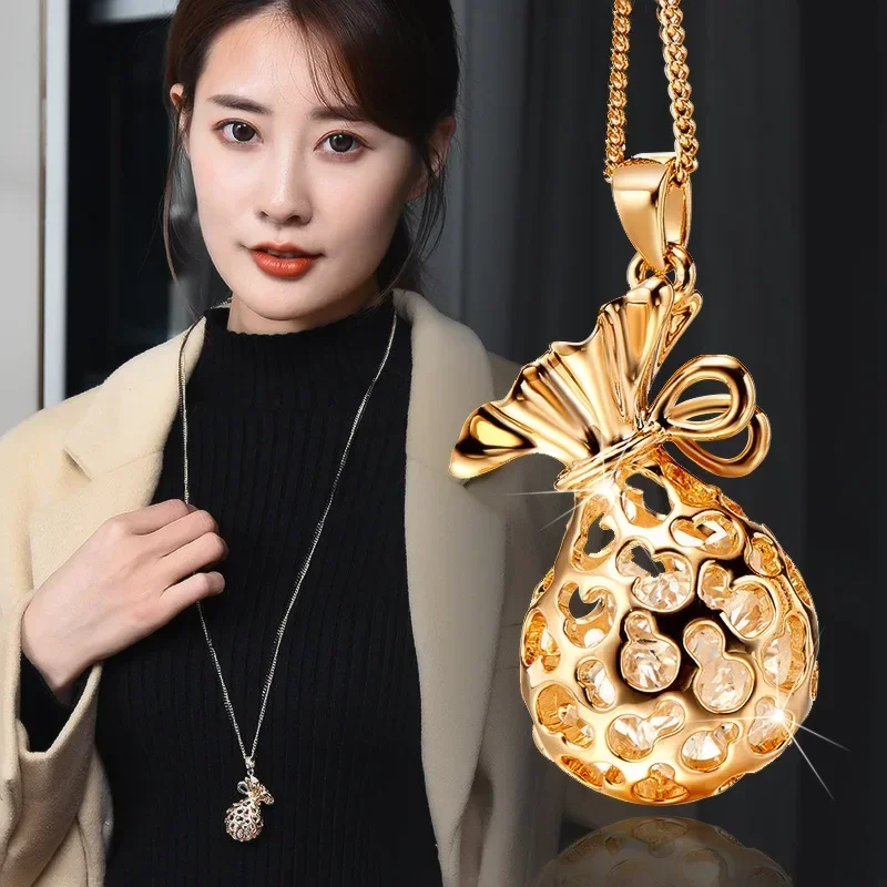 إكسسوارات الخريف والشتاء الجديدة، وحقائب المال المحظوظة، والقلائد الطويلة، وسلاسل السترات الكريستالية للسيدات