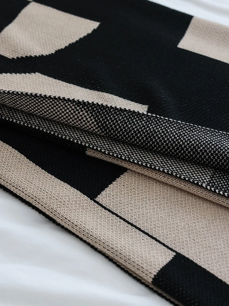 Nordic Geometric Throw Blanket Knitted Sofa Cover Home Decorative Cover Luxury Nap Bed Blanket Black And Coffee Soft Shawl Warm