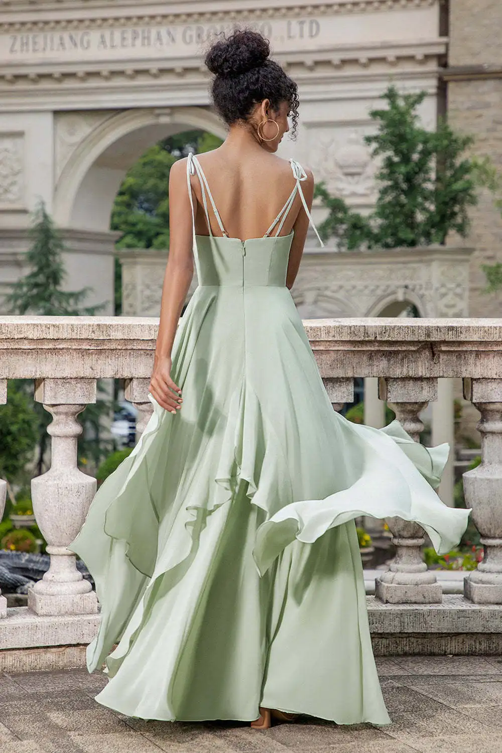 Mint Green Chiffon A-line Bridesmaid Dresses V-neck Bow Spaghetti Straps Layered Ruffle Evening Gown Elegant Wedding Party Dress