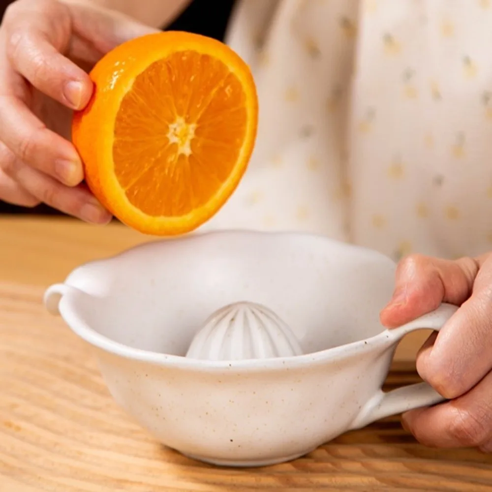 Ceramic Citrus Juicer Easy-Rinse Integrated Pour Lip Citrus Reamer Bowl Loop Grip Manual Press Fruit Juicer Counter