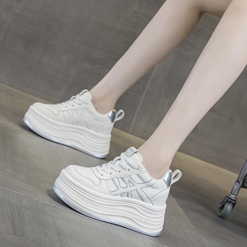 9 سنتيمتر المرأة أحذية رياضية غير رسمية سميكة القاع عالية أعلى أحذية رياضية فضية اللون زيادة الارتفاع مريحة جولة تو المطاط تسولي