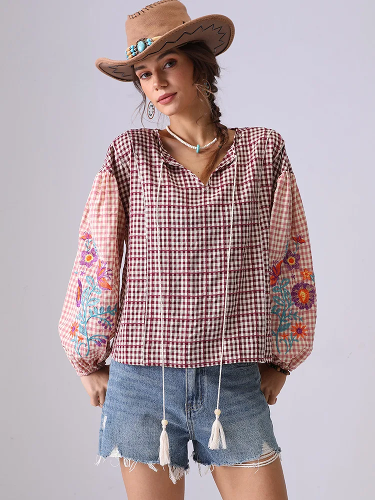 قميص ريترو بأكمام منتفخة ومطرز بالزهور قميص منقوش لربيع وصيف 2025 بأكمام طويلة للعطلات قميص شاطئ غير رسمي