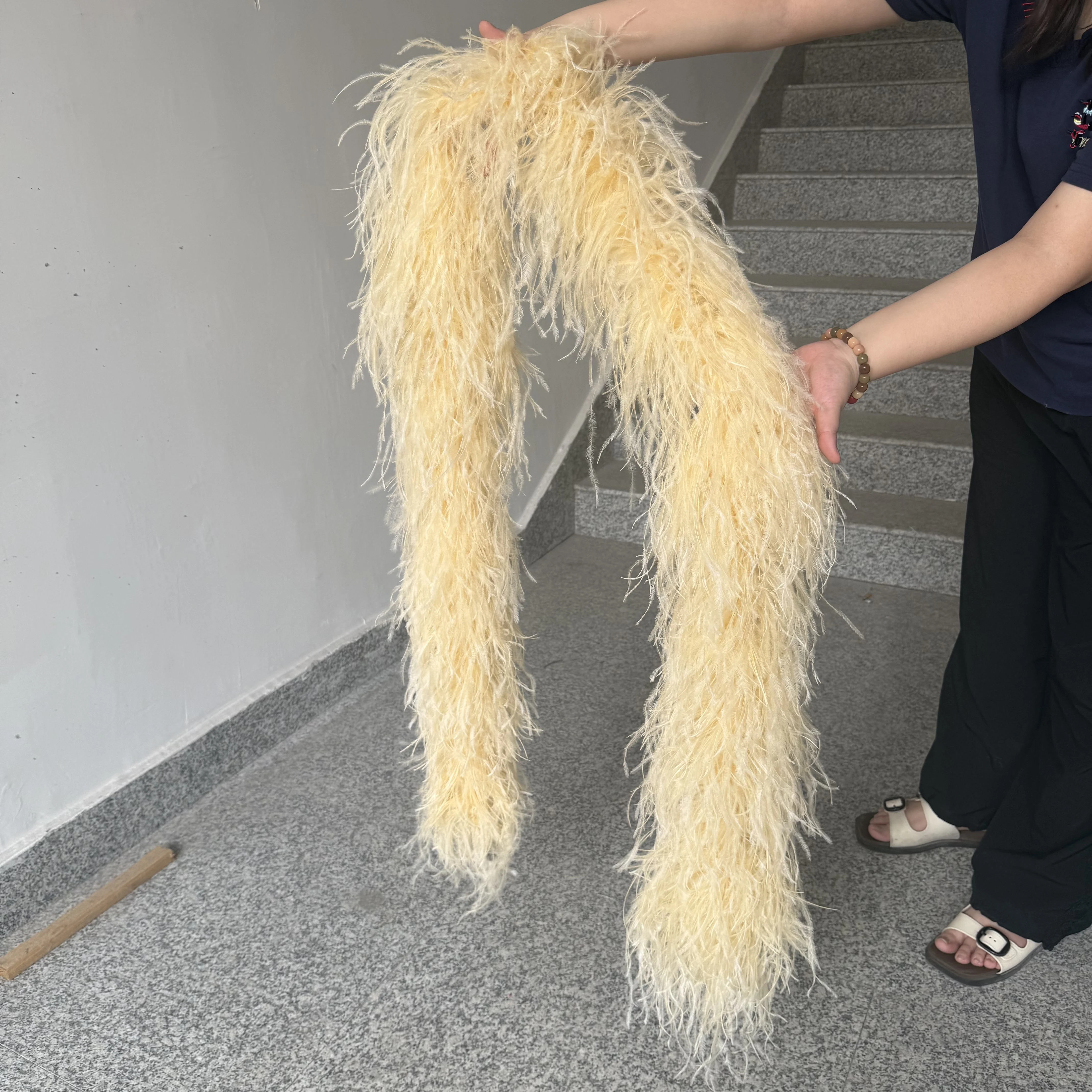 3 4 6 8 10 PLY Khaki Beige Ostrich Feather Boa for Crafts Wedding Dress Carnival Costume Party Shawl Decoration 2 Meters Boa
