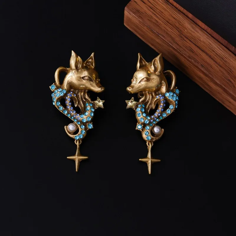 

Серьги-гвоздики в средневековом винтажном стиле, новые, в китайском ретро-стиле, объемные, универсальные, с цветными стразами, в стиле тяжелой индустрии