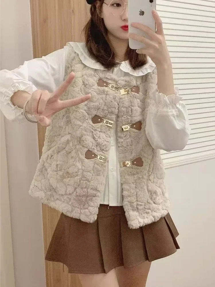 

Korean Design Women's Loose Fitting Fur Vest with Textured Plush Lining Autumn Winter Cape for Mix and Match Outfits​