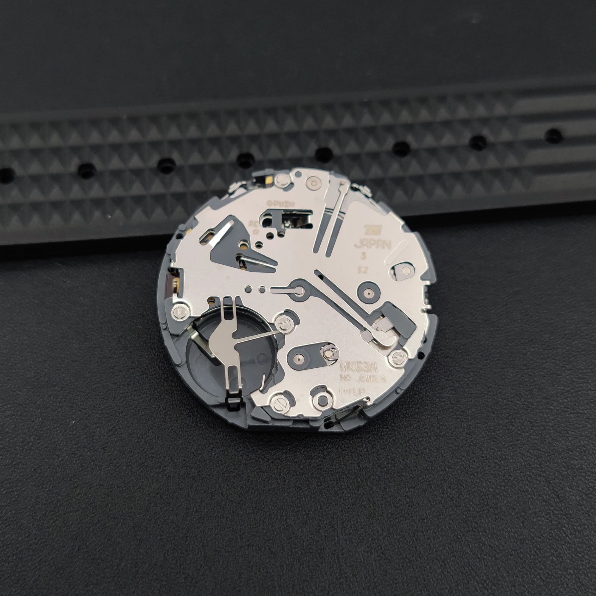 日本正規品 VK63 VK63A ムーブメント ブラック 3H 日付/ディスク 