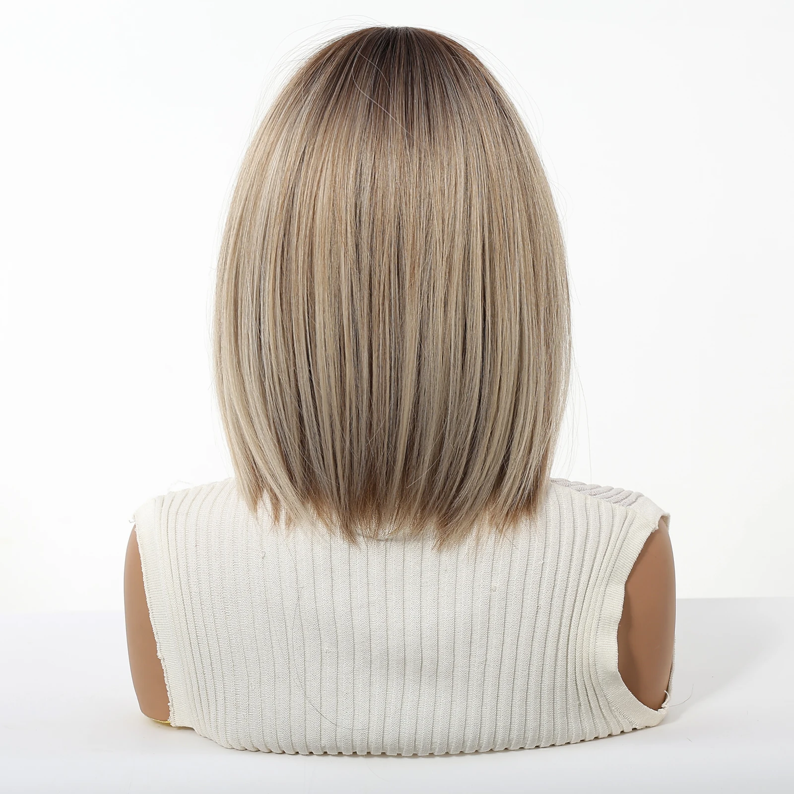 باروكة صناعية قصيرة الطبقات بني فاتح أومبير بوب مستقيمة ذات مظهر طبيعي مع غرة مقاومة للحرارة للنساء يوميًا