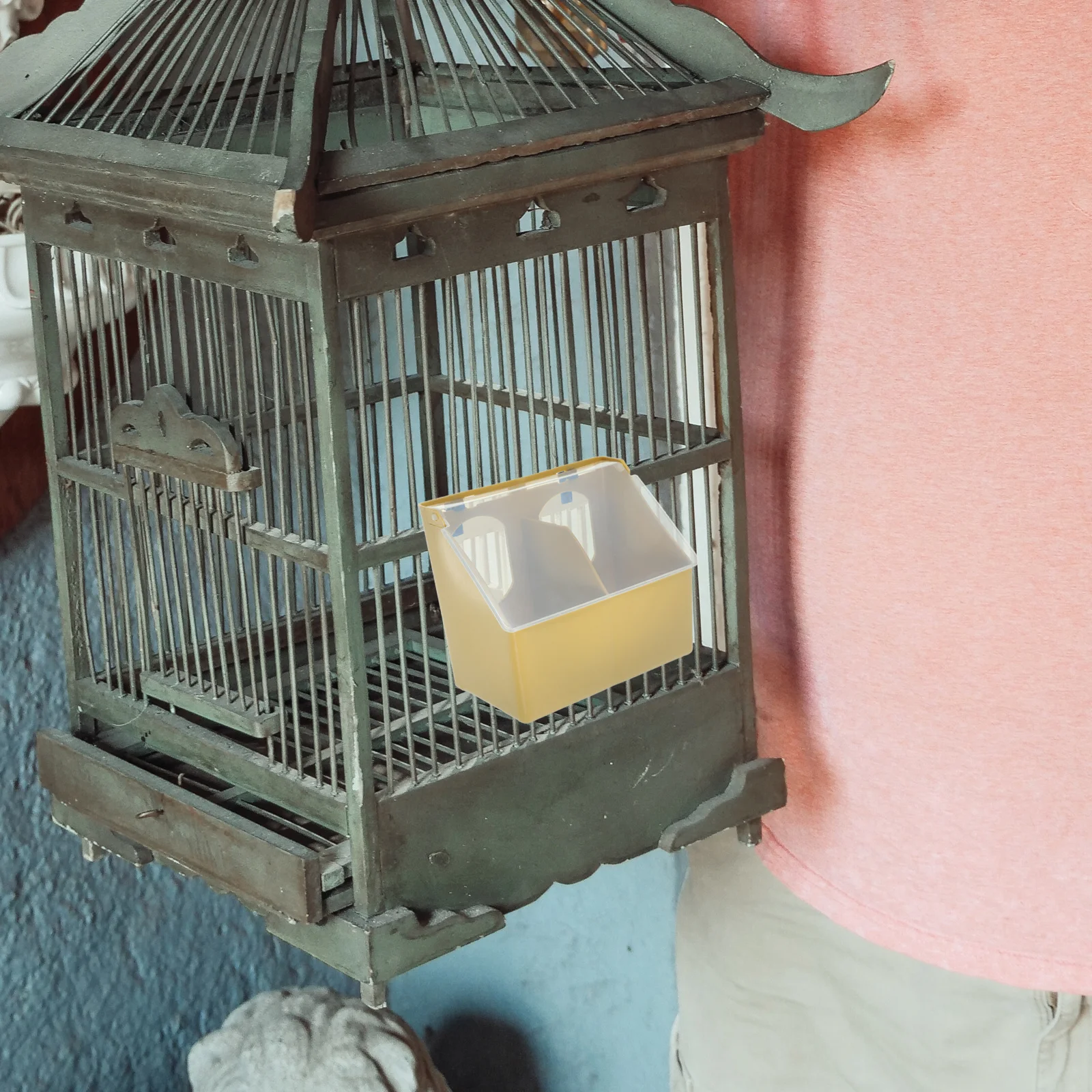 صندوق تغذية الحمام كوب تغذية الطيور البلاستيكي لأرضية القفص متعدد الوظائف تغذية السمان مستلزمات الطيور المنزلية ملحقات الحيوانات الأليفة