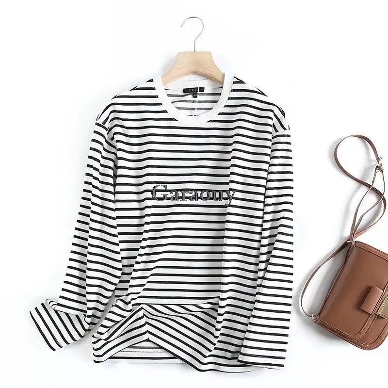 Garaouy 2022 New Spring Women Black White Striped O Neck Casual Tops Long Sleeve Loose Pullover Bottoming T-shirt Female Ladies