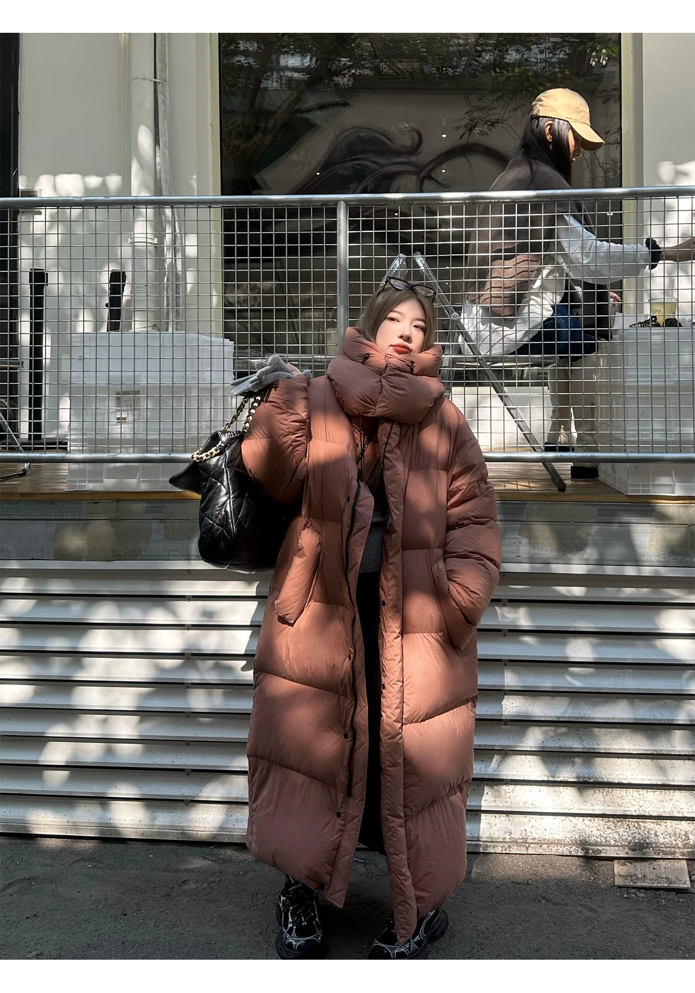High-end Advanced Warm Extra Long Down Jacket Over The Knee 2026 New Winter Thickened Large Hooded Cotton Jacket for Women
