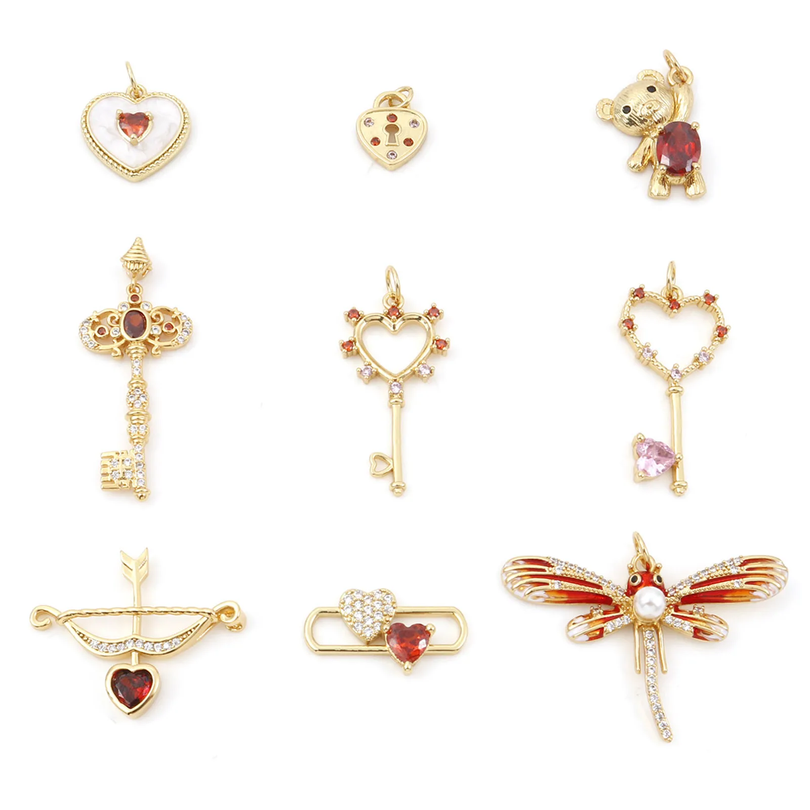 Dijes de cobre de libélula de corazón, Micro pavé, diamantes de imitación rojos, Color dorado, colgante de Metal, collar DIY, hallazgos de joyería para mujer, 1 pieza