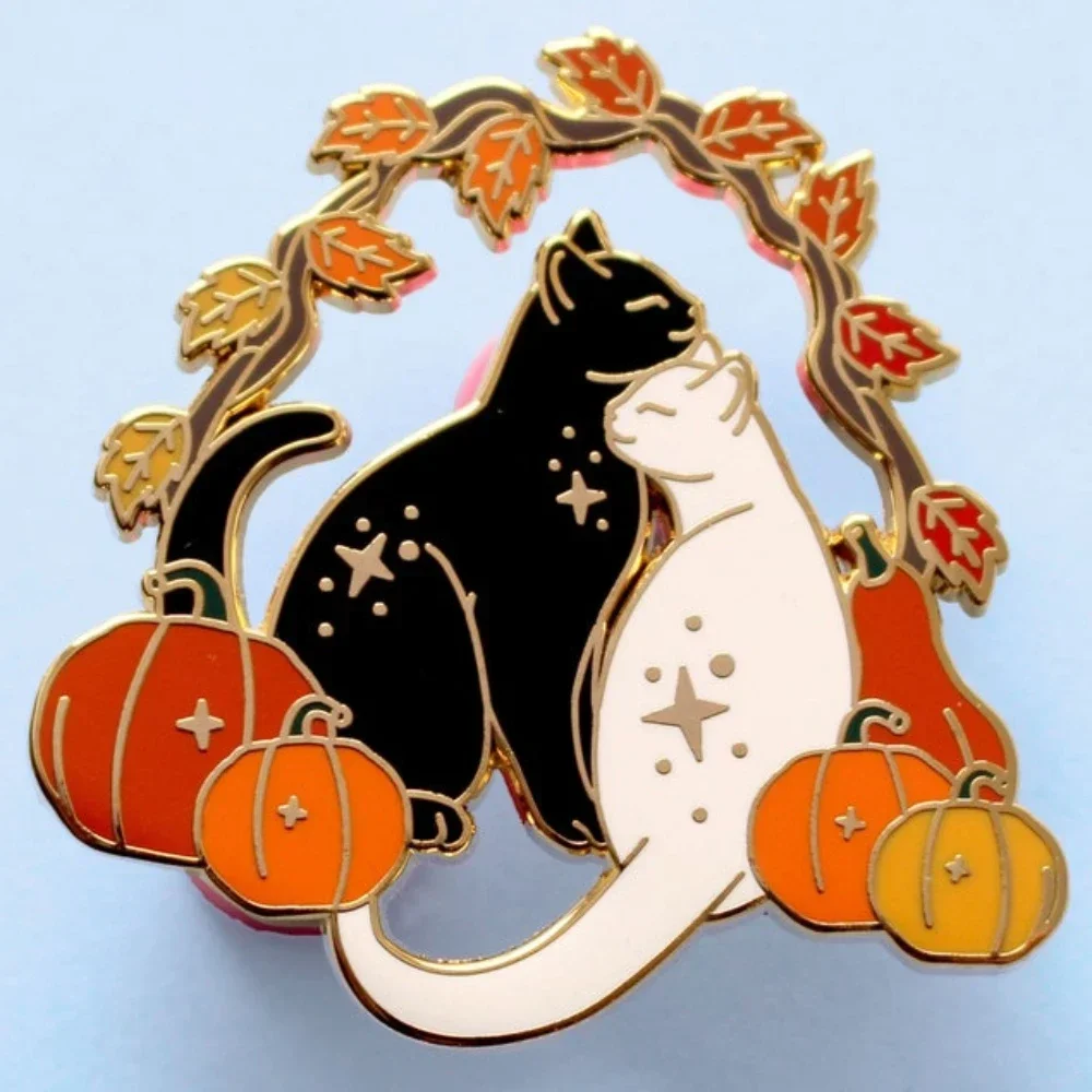 Pin de esmalte de gato de calabaza, broche de insignia de Animal, accesorio de joyería de Halloween, blanco y negro, Otoño y otoño