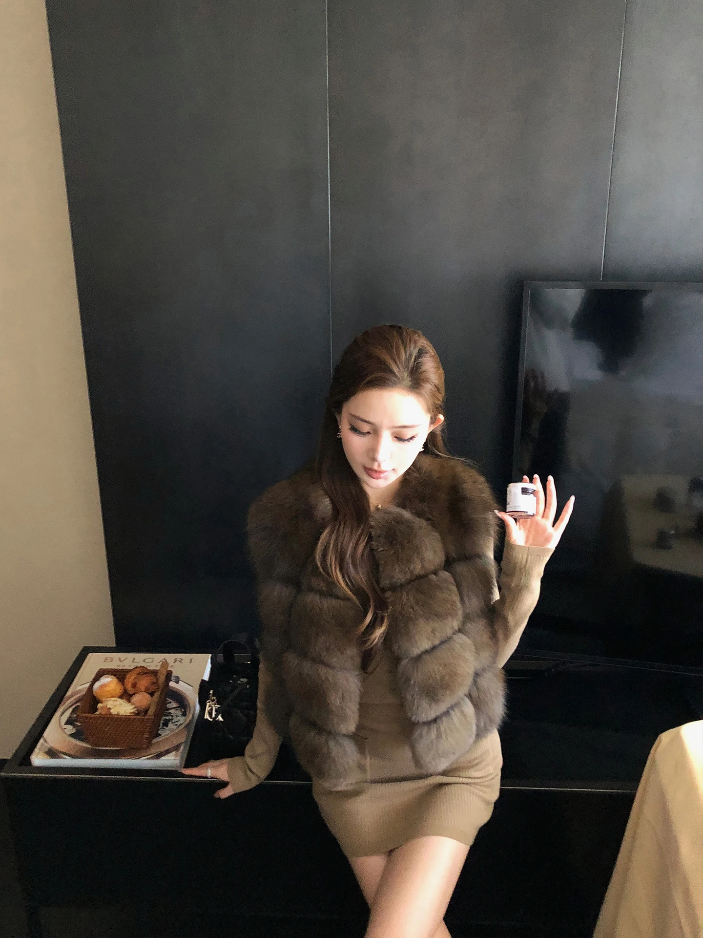 

Новая женская меховая жилетка RCLIU 2025 года: градиентный цвет, без рукавов, корейский стиль, круглый вырез, теплая, без рукавов, пальто-жилетка