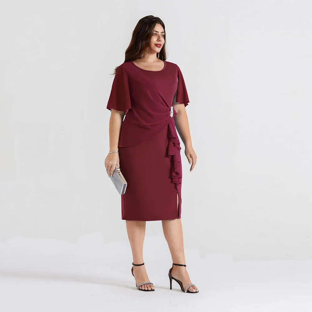 カスタムメイドのレディースプラスサイズシフォンケープスリーブラッフルシャーリングマザーオブザブライドウェディングドレスペンシルドレス（結婚式のゲスト用）