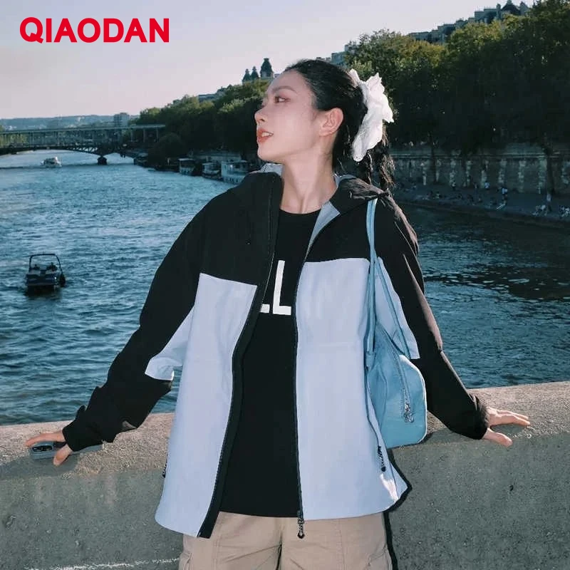 سترة QIAODAN Shanshen PRO ذات هيكل صلب للنساء 2025 معاطف تسلق الجبال الخارجية المقاومة للرياح والماء QXFCF2244017R #4