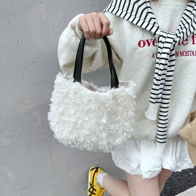 デザインファッションエレガントふわふわトップハンドルバッグソリッドオールマッチY2k美的財布とハンドバッグ女性クラッチ日本製