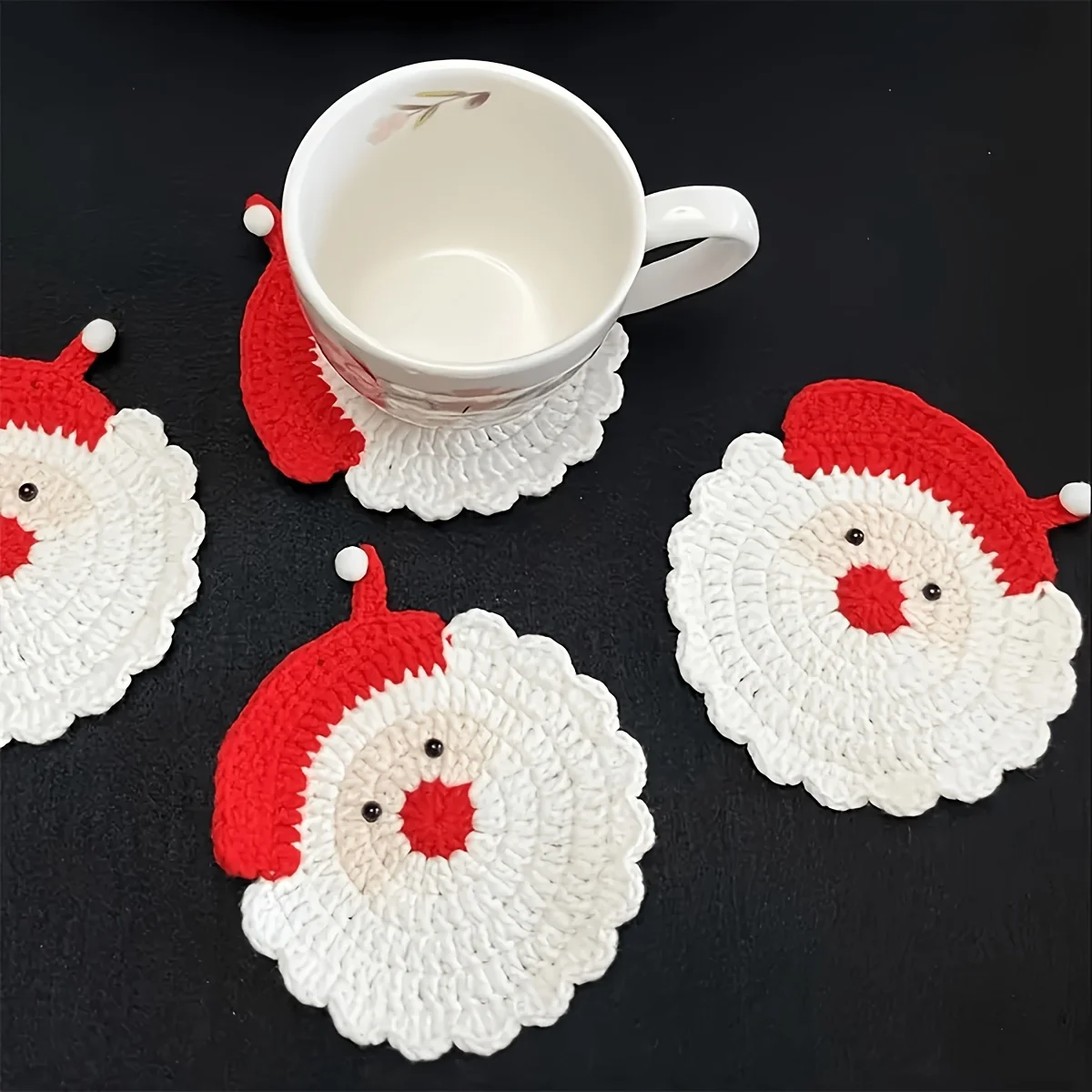 2/4PCS Handmade Crochet Santa Coaster, Christmas Holiday Table Decor, Heat Resistant Drink Trivet, Festive Kitchen Mat