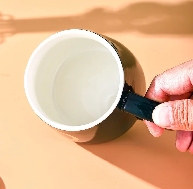 Caneca cerâmica artesanal com tampa e colher, criativa caneca para café, em estoque, pronto para enviar, baixo moq, venda quente