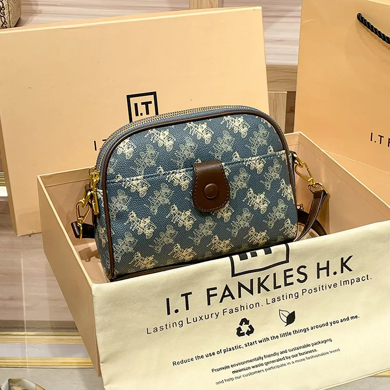 

Elegant Classic Designer Diaper Bag For Women Vintage Leather Large Capacity Tote Luxury Minimalist Fashionable Stylish Commuter