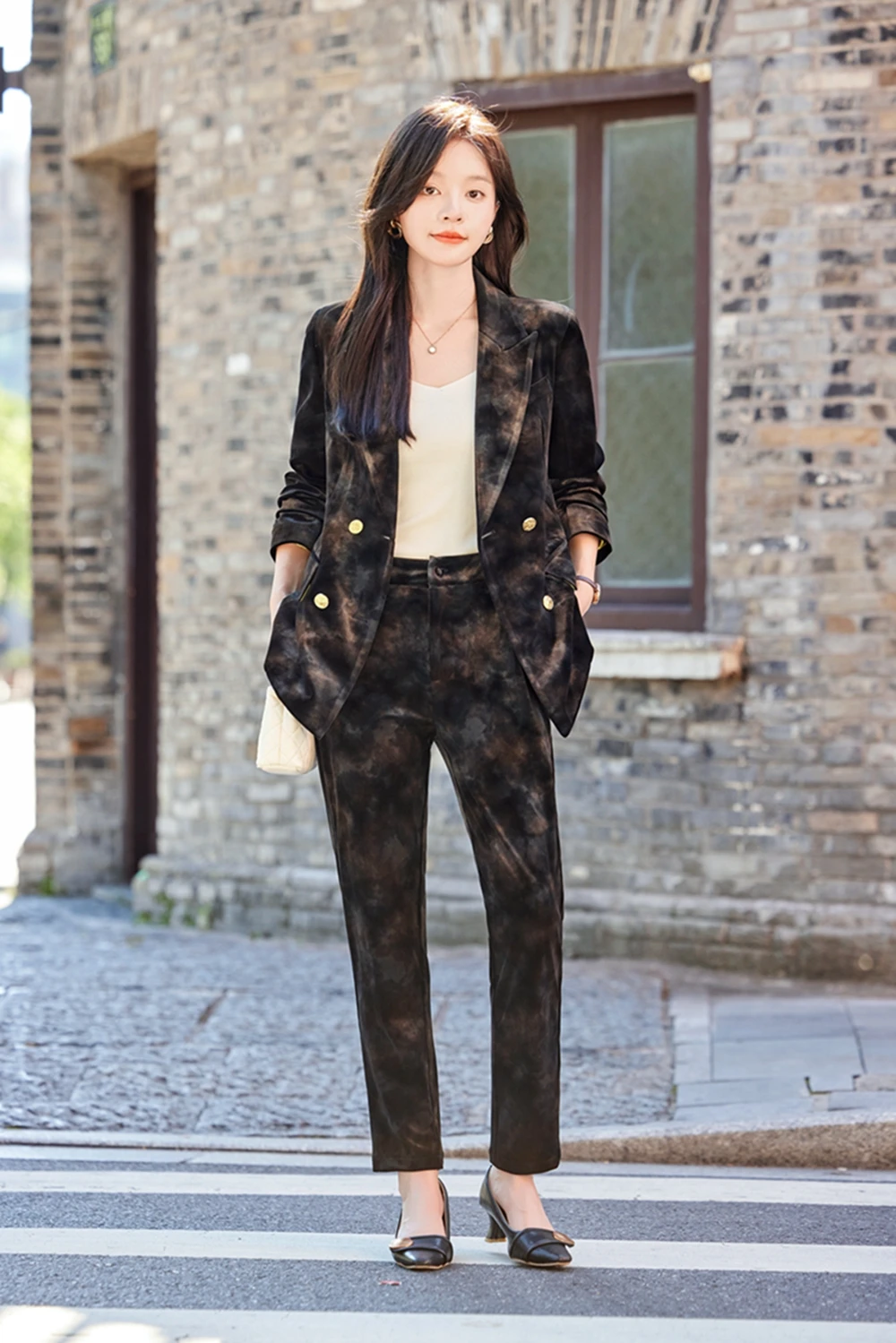 China Humen Wholesale Clothing City Design Velvet Suit Set for Women 2024 Autumn New Product Korean Edition Small Suit Coat Casu